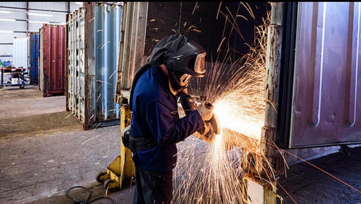 Container Reparatur – Schweißarbeiten an Abrollcontainern